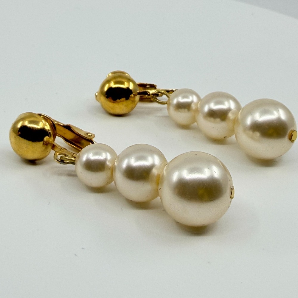 Vintage 80s Gold Tone Triple Faux Pearl Dangle Clip-On Earrings 2.5